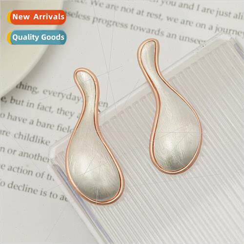 New retro ladies earrings Europe minimalist earrings