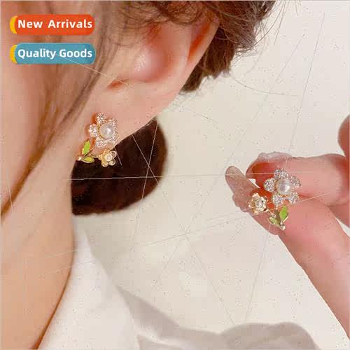 Summer new fashion flowers pearl earrings niche earrings