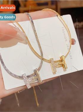 Fashion mple H Letter Necklace Versatile che Classic Sweater