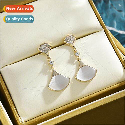 New atmospheric simple S925 silver needle cat eye small skir