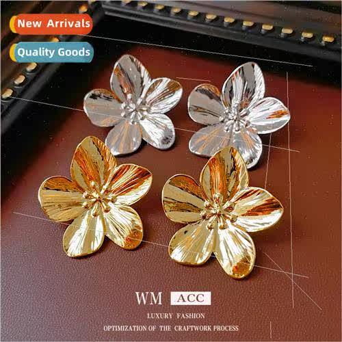 silver pin pleated flower stud earrings vintage metal work
