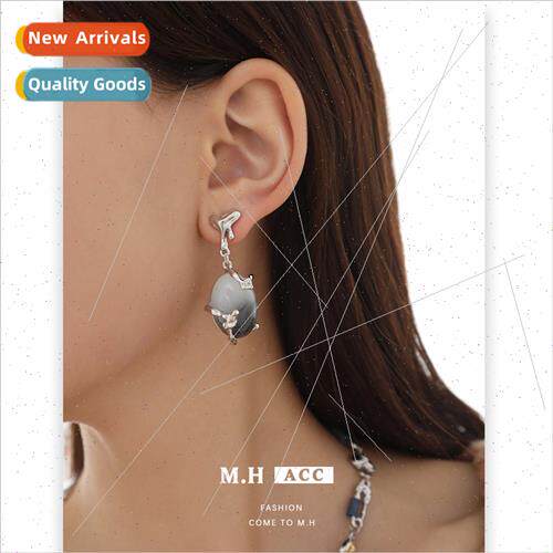 Resin gemstone pleated earrings female French niche earrings
