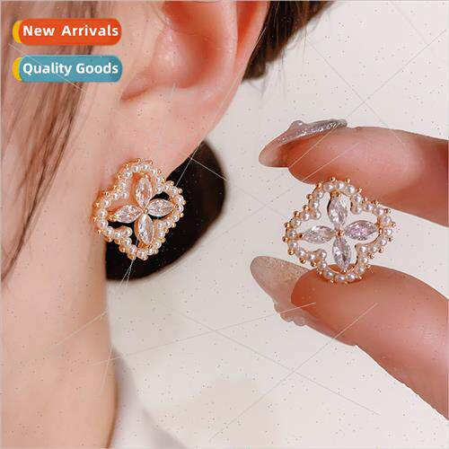 New tide sweet four-leaf flower millet pearl hollowing earri