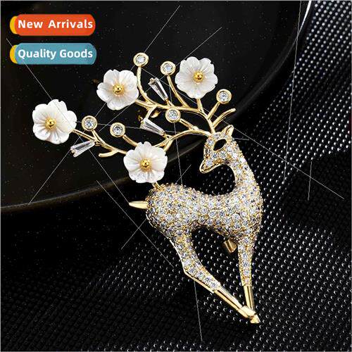 mple natural plum deer brooch high-grade dynamic elk corsage