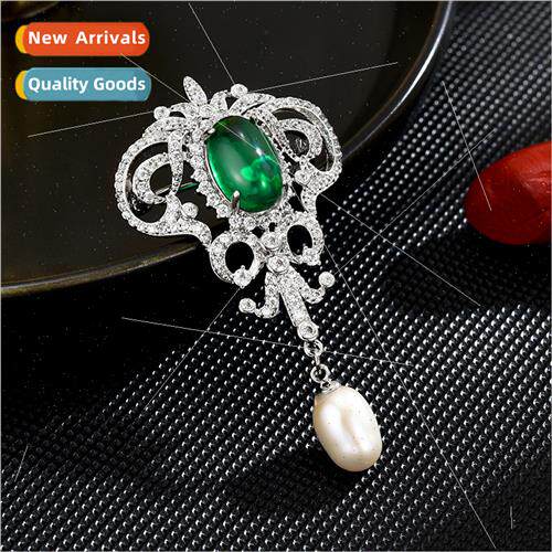 Pearl brooch high-grade retro court pendant emerald crystal