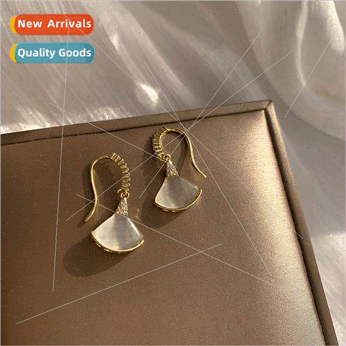 Korea new whe fan-shaped earrings female whe ear hook zircon