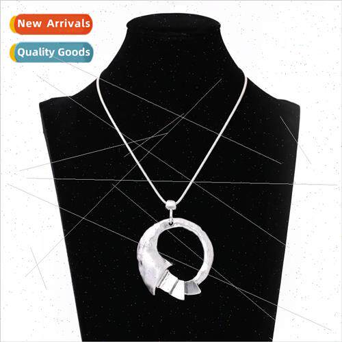 Ladies Fashion Necklace Long Metal mple Sweater Chain Europe