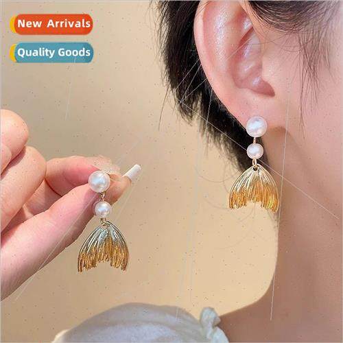 Pearl fishtail earrings female 2023 new tide niche hundred w