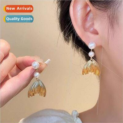 Pearl fishtail earrings female 2023 new tide niche hundred w