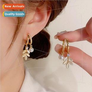 terary Sweet Pearl Cat Eye Stone Leaf Earrings che Fashion E