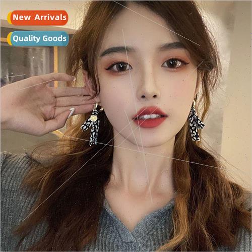 Sense circle earrings female ear clip 2022 new tide whout ea