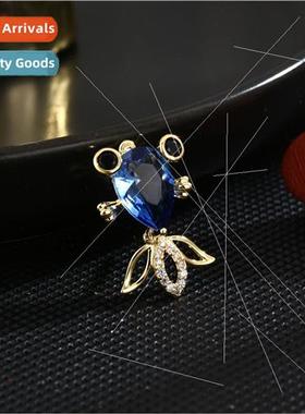 Cute ttle Goldfish Prickly Horse Pins Delicate Small Lapel P