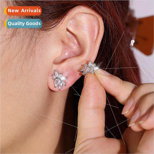 small earrings delicate earrings Mori women leaf shape super