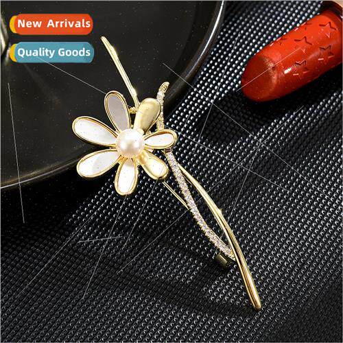 daisy pearl brooch women corsage su accessories luxury atmos