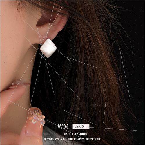 Electroplating brushed diamond-shaped metal earrings earring