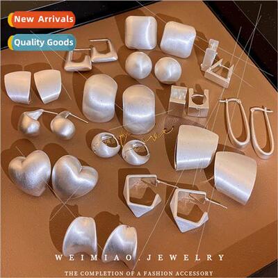 silver pin irregular triangle rhombus C-shaped earrings meta