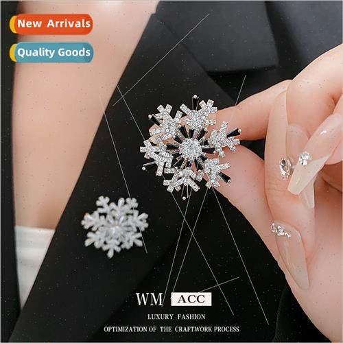Skeletonized zirconia snowflake rotatable brooch Exquise fas