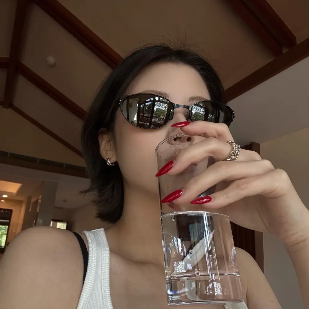 纯手工新年美甲欧美辣妹法式红美甲新娘甲高级感穿戴甲过年指甲贴