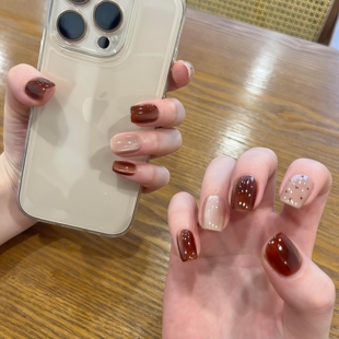 秋日棕色追光猫眼短款手工穿戴甲波点显白玻璃珠猫眼高级气质简约