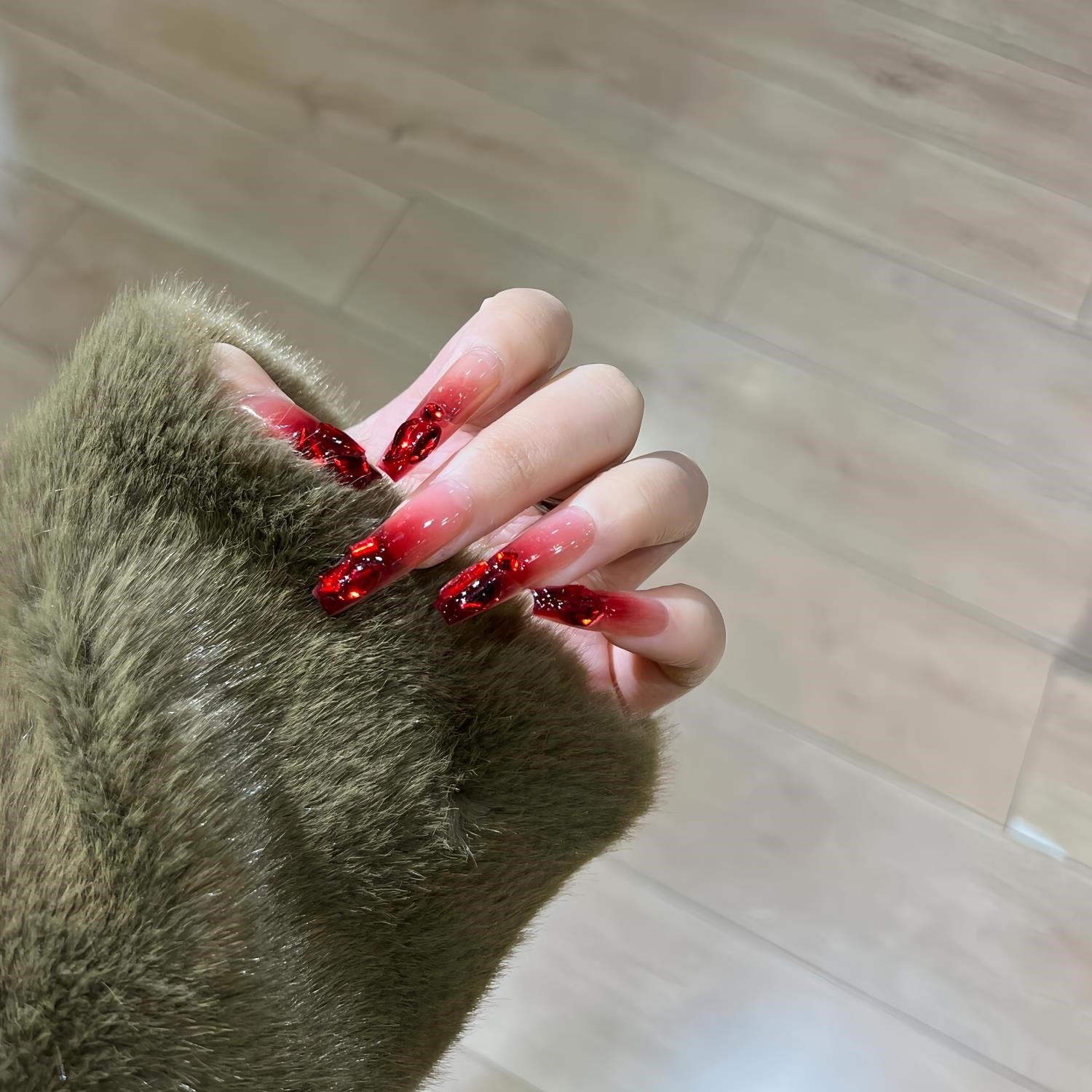 新年红穿戴甲纯手工短款猫眼爆闪小众显白高级感成品美甲贴片新娘