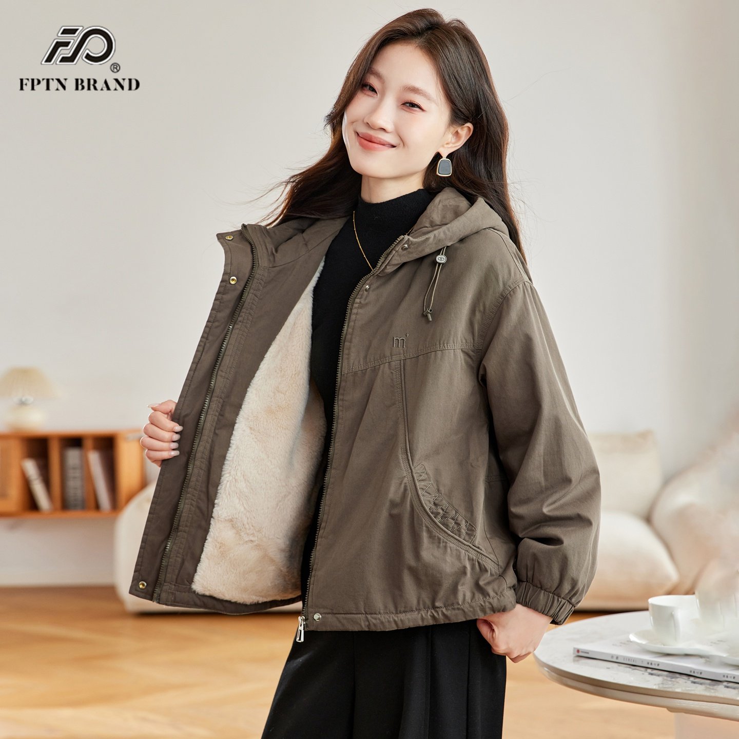 时尚休闲连帽派克服加绒厚外套女2025秋冬新款设计感百搭显瘦棉服