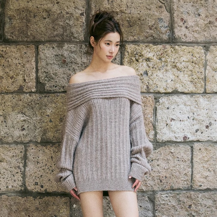 Gowireless 氛围感羊毛设计感一字领露肩松阔形软糯针织毛衣女