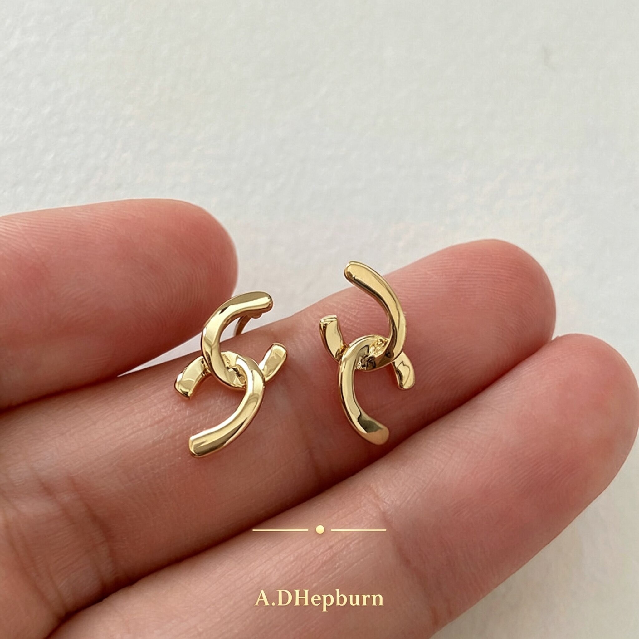 A.DHepburn不掉色防过敏耳钉轻奢