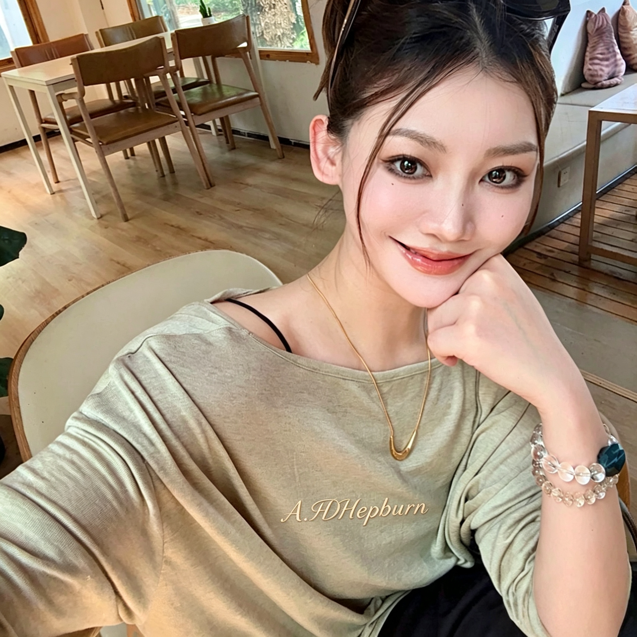 A.DHepburnU形笑脸月牙项链