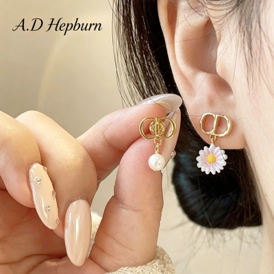 A.DHepburn雏菊珍珠耳环显贵亮眼