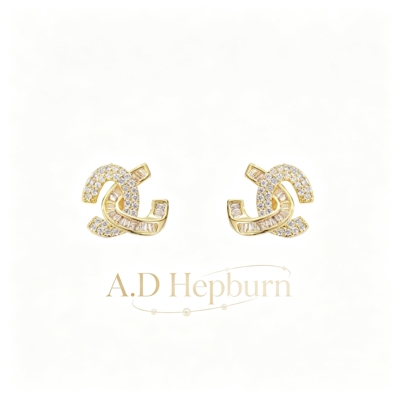 A.DHepburn双C字母无耳洞耳夹女