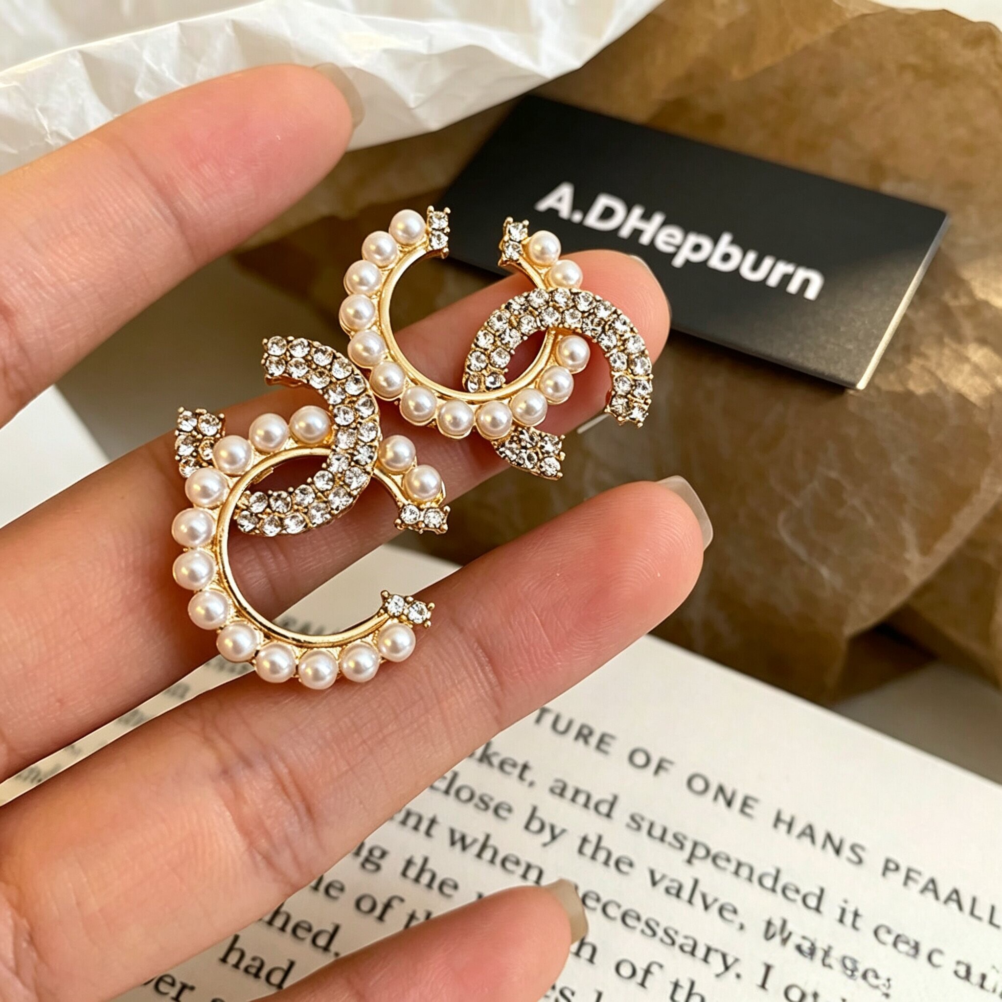 A.DHepburn双C珍珠耳钉不掉色女