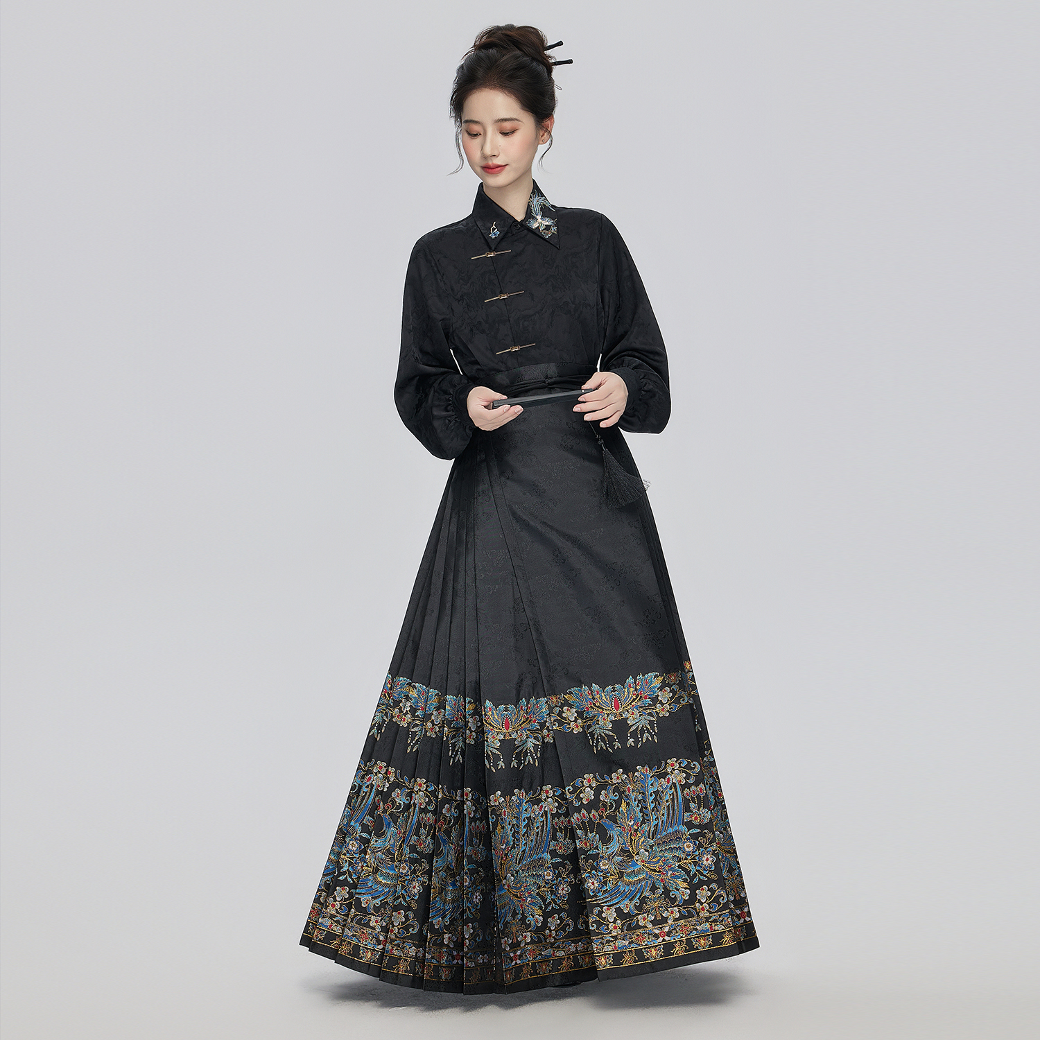 星河汉歌2025新款新中式马面裙黑