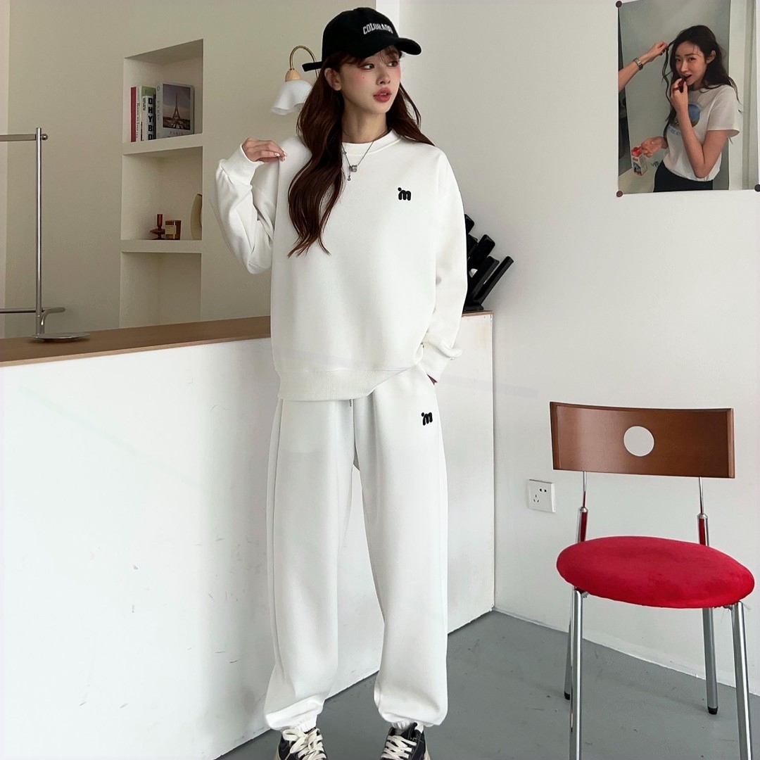 尚百搭刺绣m字母女士运动套装2工
