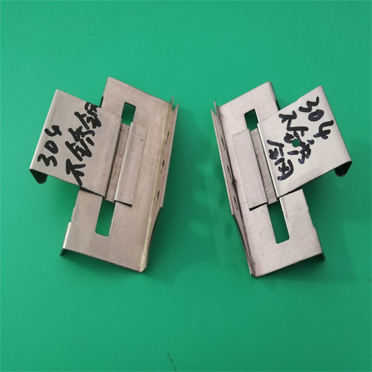 角驰470/475/478/490彩钢瓦热镀锌支架不锈钢支架 暗扣活动扣件