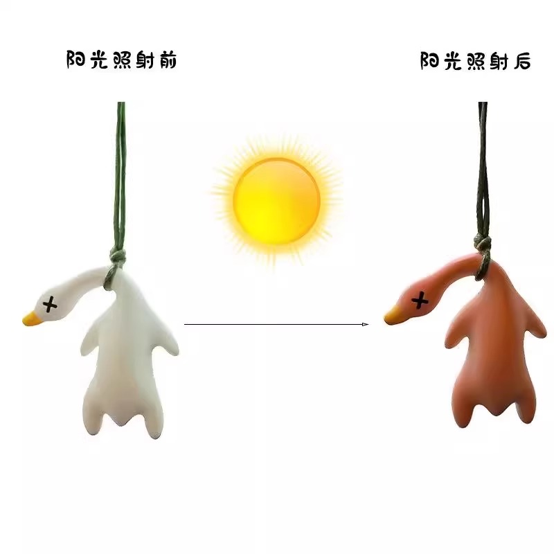 变色烤鸭挂件遇光紫外线会变色有趣恶搞烧鸭钥匙扣黑科技精致创意