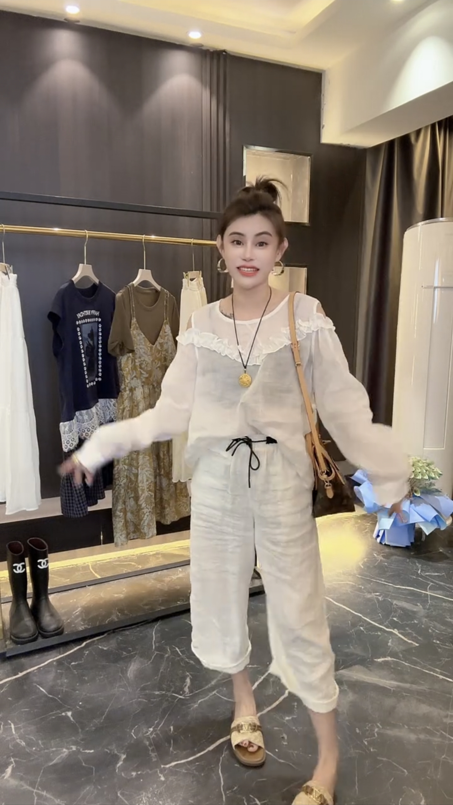 2025夏季新款女装白色露肩荷叶边长袖衬衫女宽松圆领套头防晒上衣
