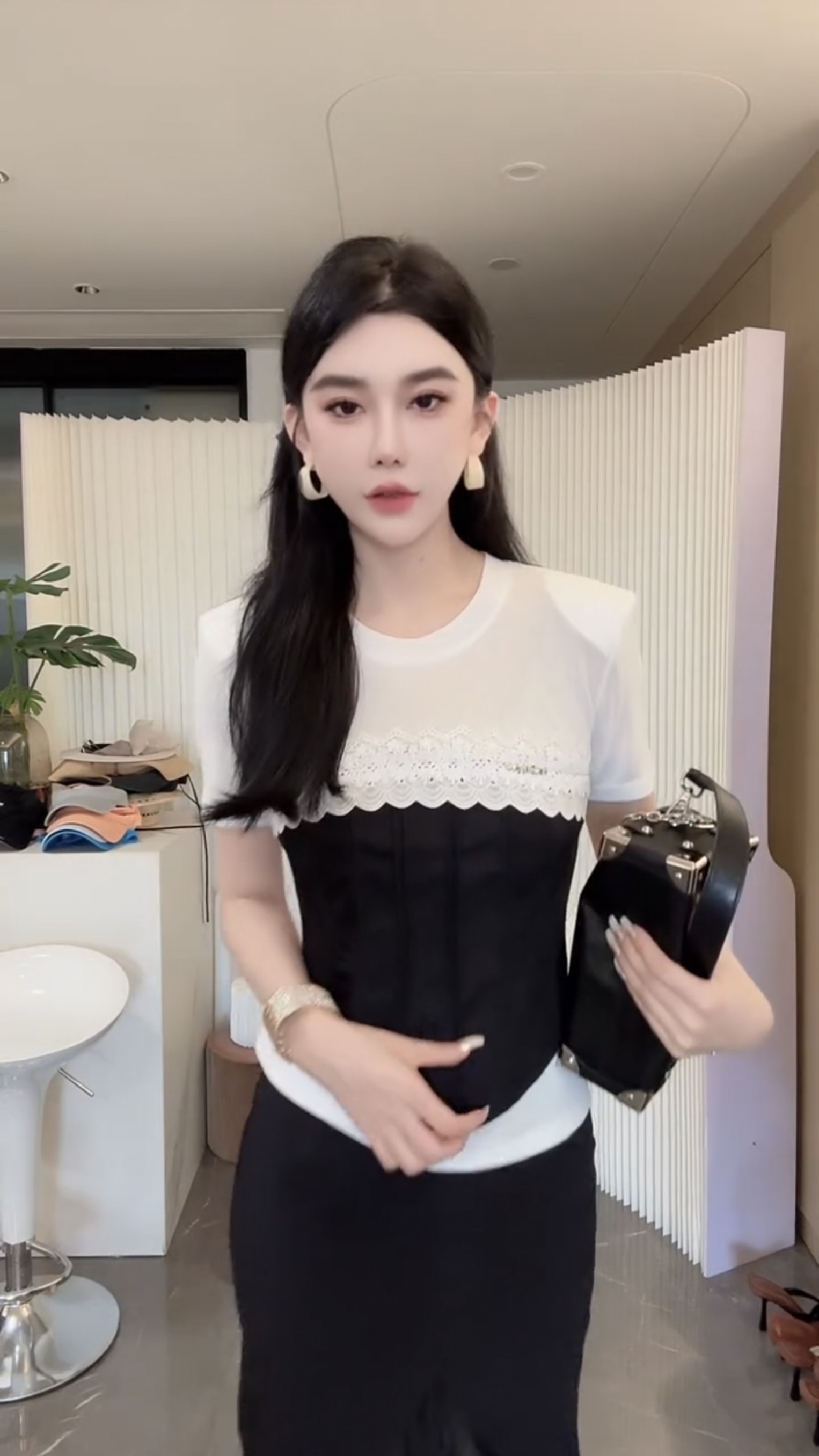 韩系夏新款设计感假两件蕾丝拼接短袖T恤女正肩撞色束腰上衣显瘦