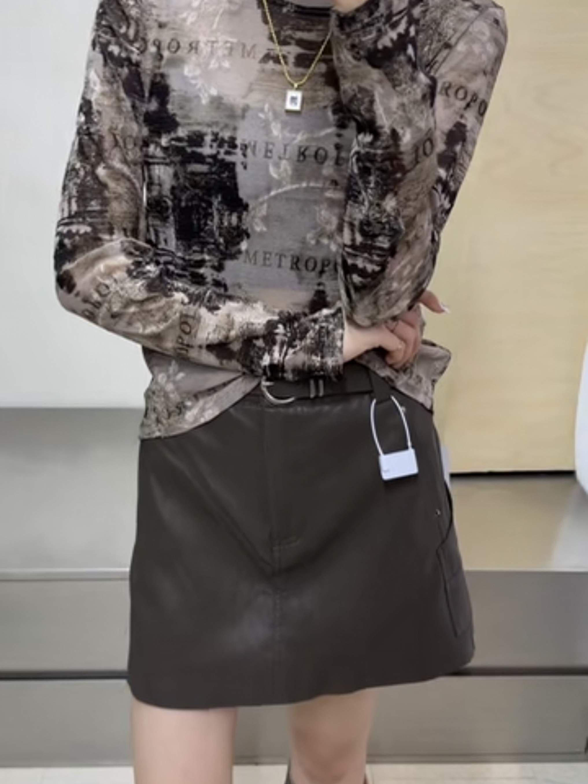 港风高级感水墨晕染网纱打底衫女早秋薄款弹力修身复古长袖t恤潮