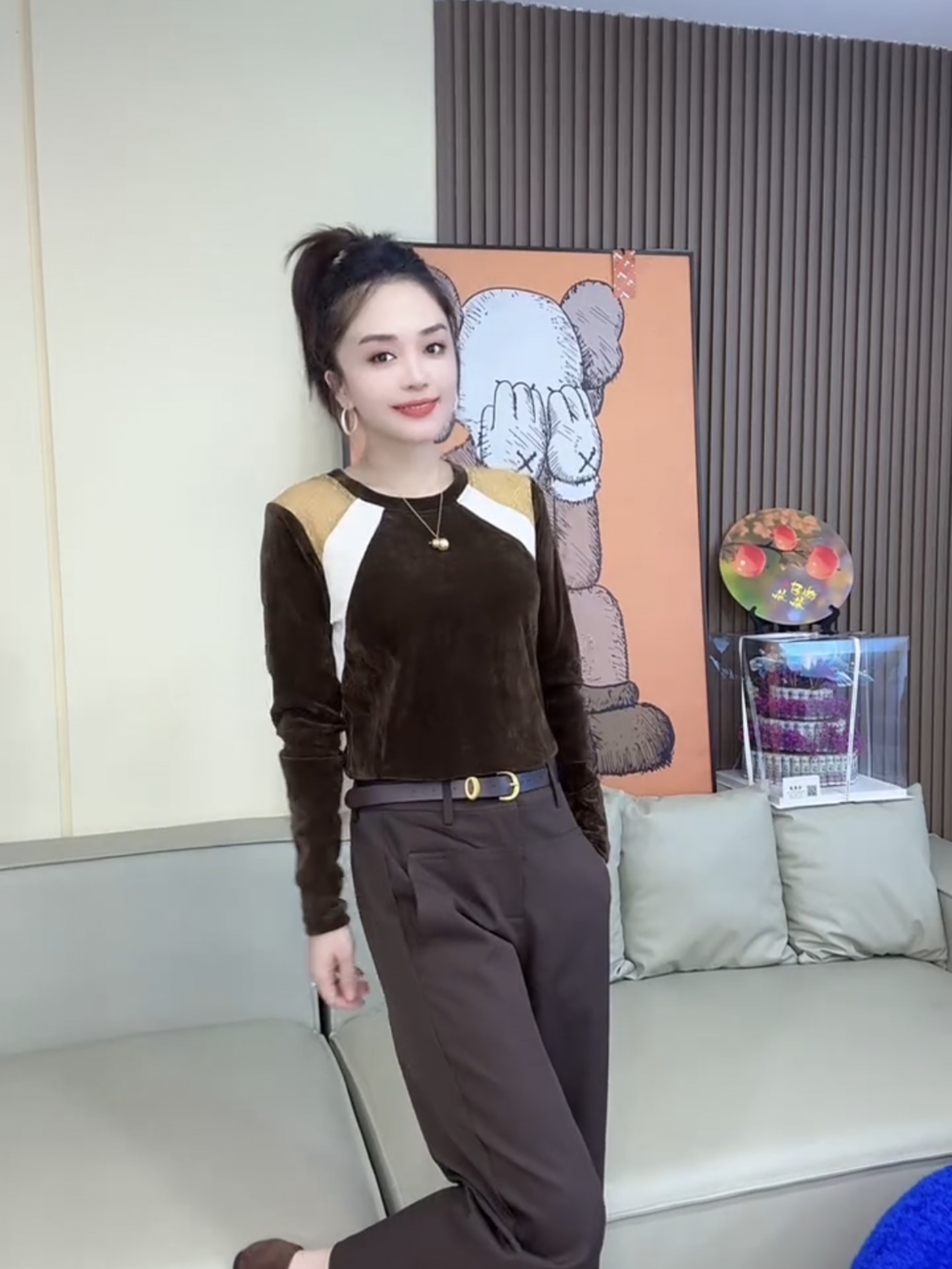 欧货2026秋季新款蕾丝拼接丝绒圆领长袖撞色T恤女洋气修身上衣潮