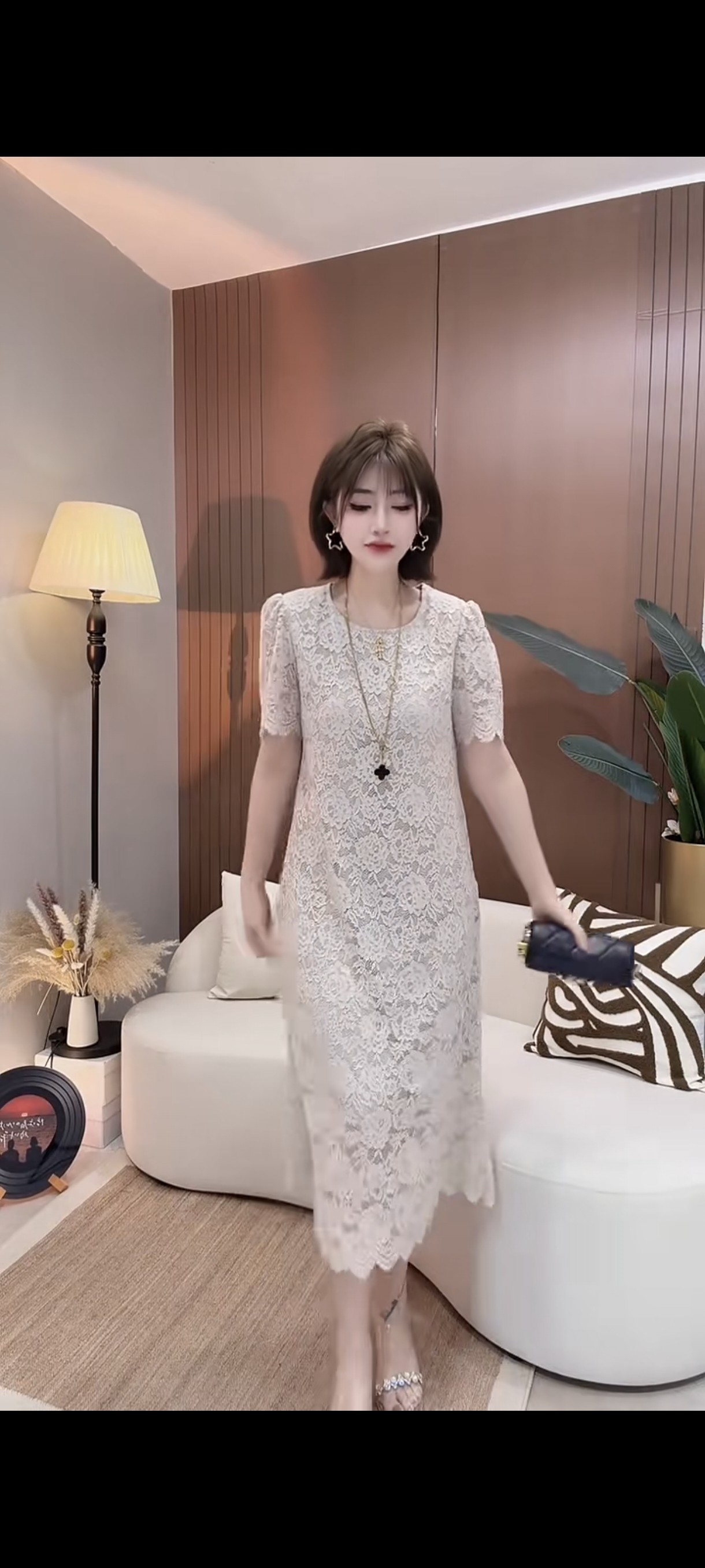 欧货时尚连衣裙女2026夏季气质镂空美背蝴蝶结短袖收腰长款蕾丝裙