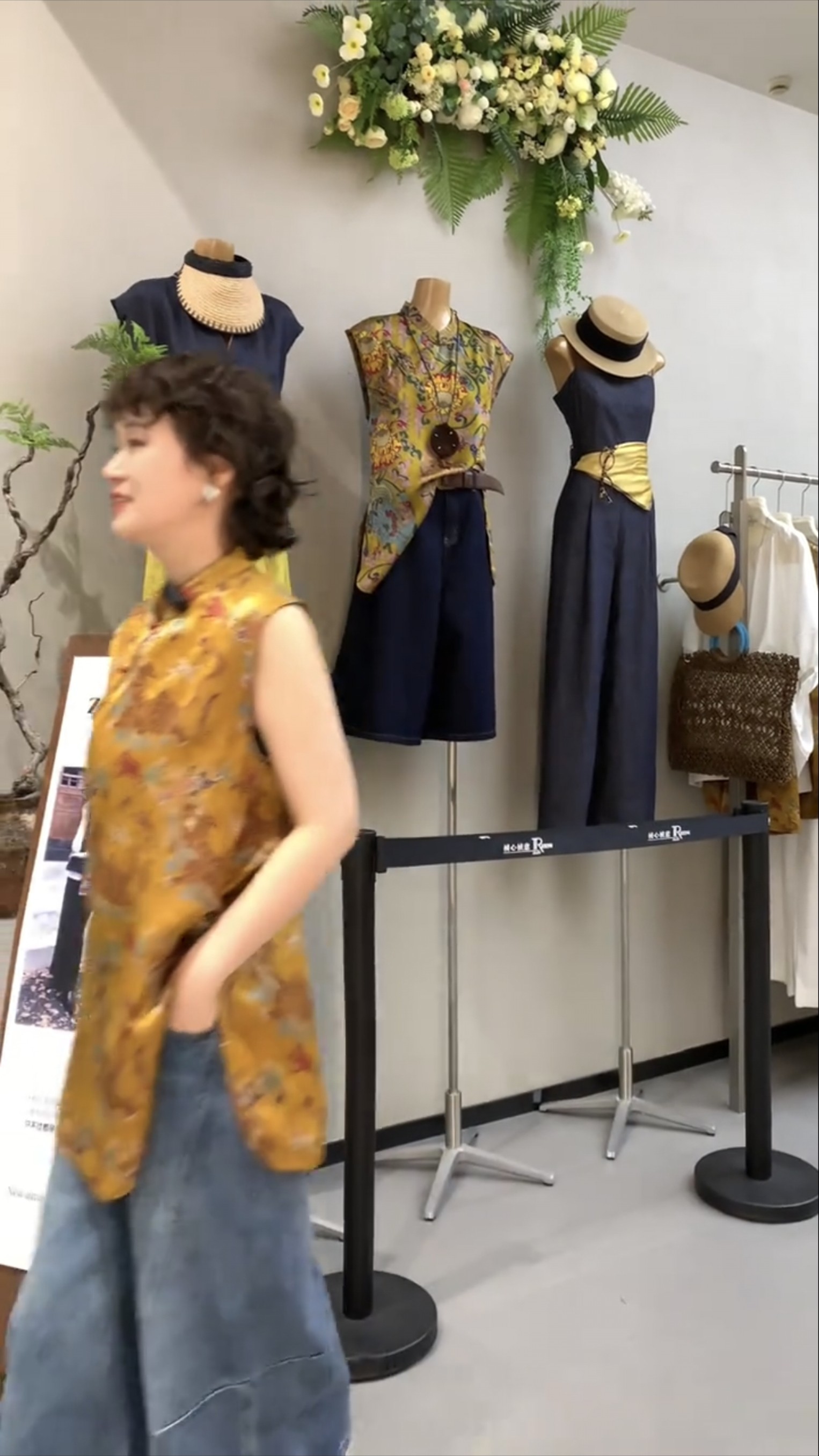 夏季高级感新中式盘扣立领无袖中长款段面印花上衣宽松气质衬衫潮