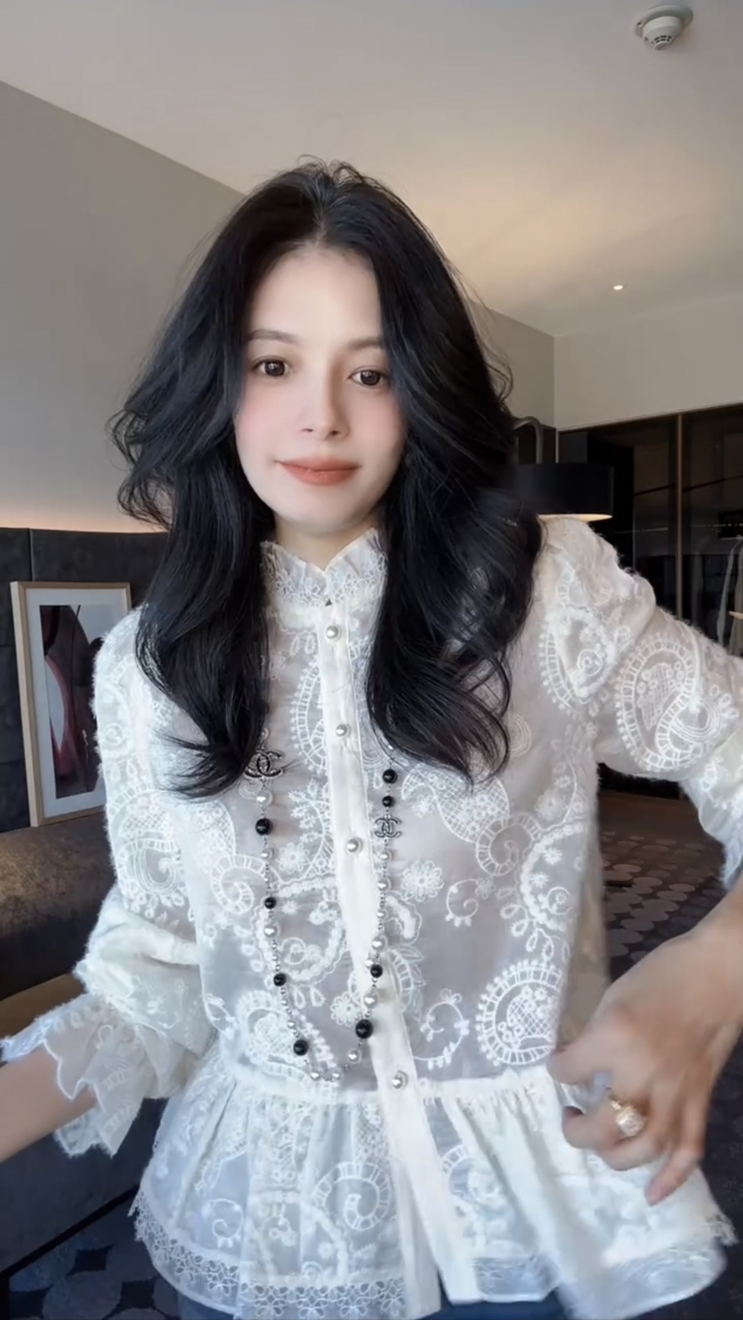 法式轻奢宫廷风蕾丝小衫女2026春季新款时尚气质荷叶边提花上衣潮