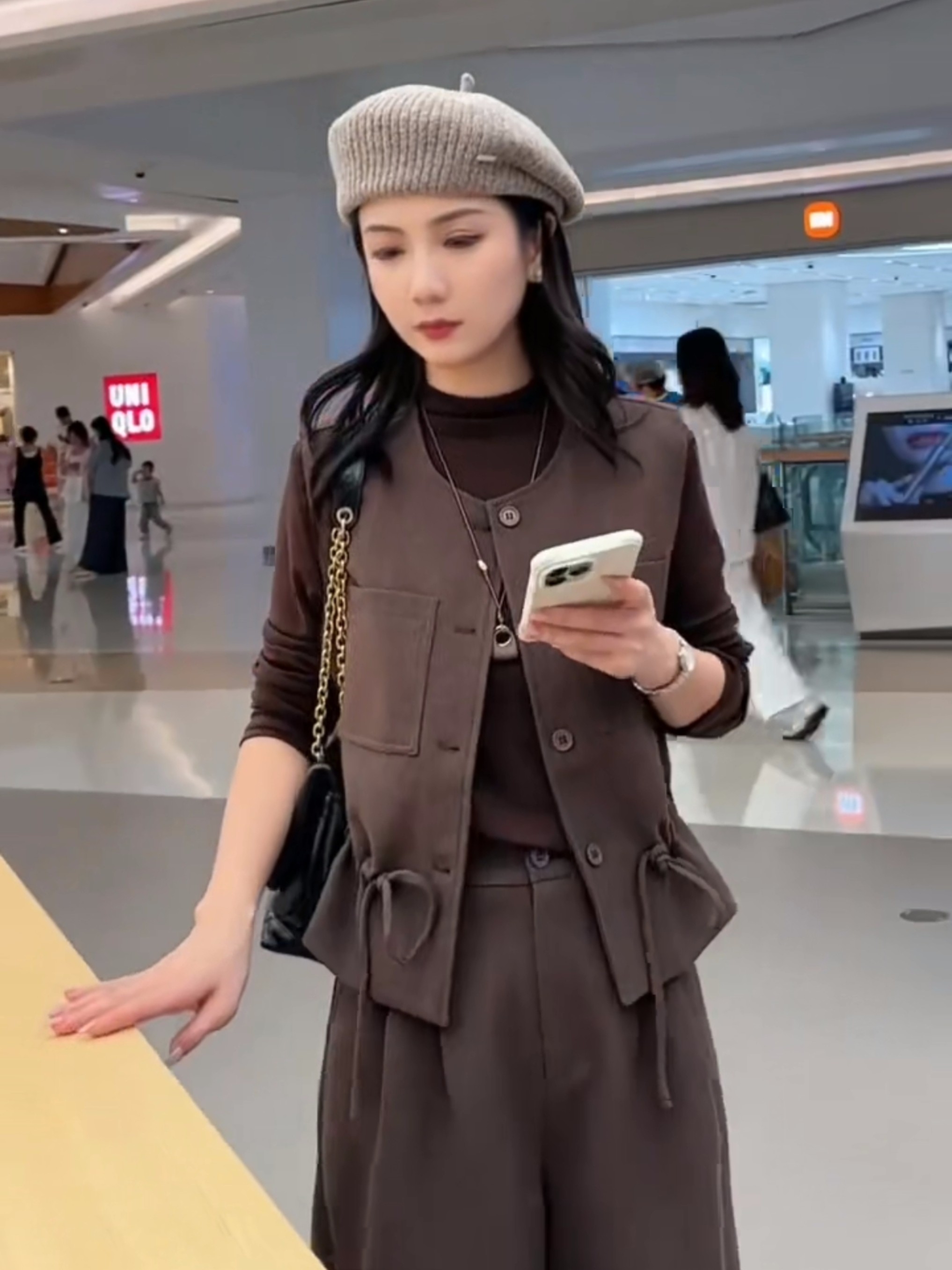 欧货时尚松驰感秋新款圆领抽绳收腰设计马甲叠穿打底衫阔腿裤套装