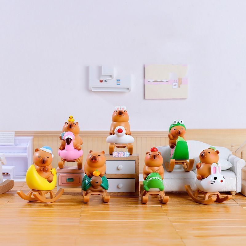 卡皮巴拉摇摇马系列水豚公仔系桌面摆件