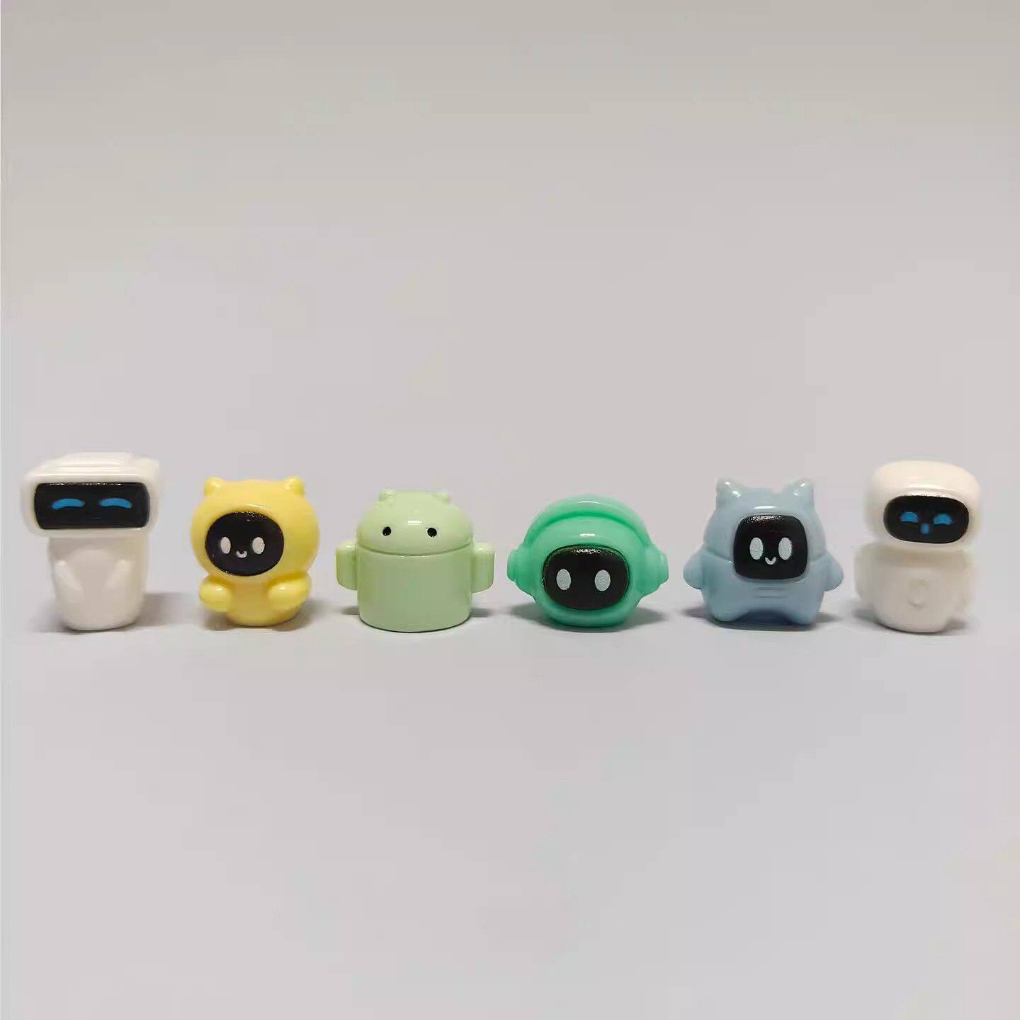 迷你抽象小机器人摆件桌面车载呆萌装饰品