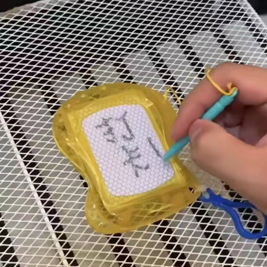 迷你黑白磁性写字板登山扣背包挂饰儿童益智画板可爱挂件