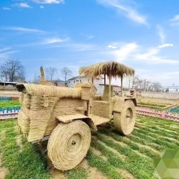 秋季农耕文化丰收节稻草工艺品草编拖拉机产品景区旅游景点打卡