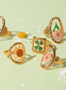 Light Cozy 18k Gold Plated Minimalist Polygonal Dry Flower O