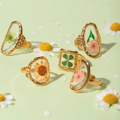 Light Cozy 18k Gold Plated Minimalist Polygonal Dry Flower O