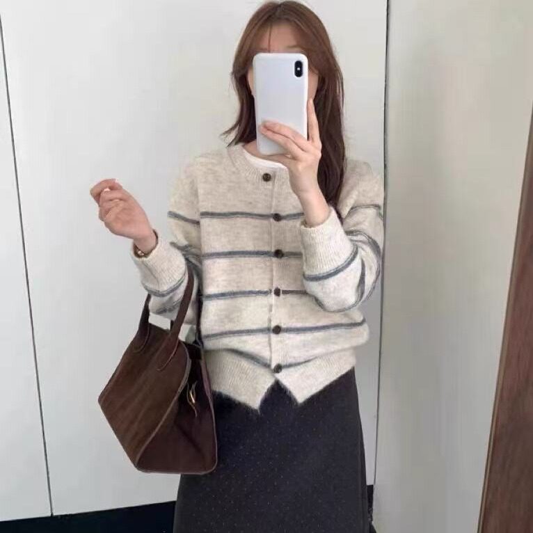 2026秋季新款韩版宽松慵懒风条纹针织开衫女设计感小众毛衣外套潮